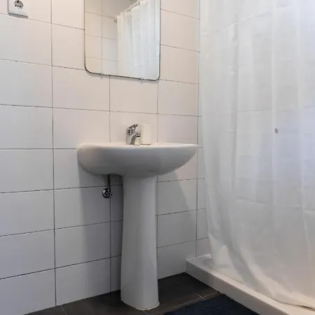 Entrecampos - Two Bedroom With Terrace * 리스본