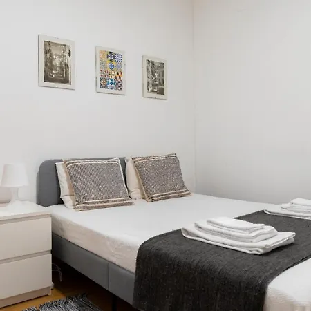 Entrecampos - Two Bedroom With Terrace *
